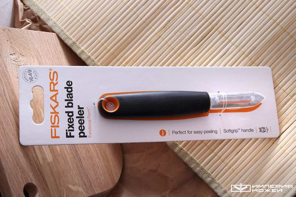 Овощечистка с фиксированным лезвием – Fiskars