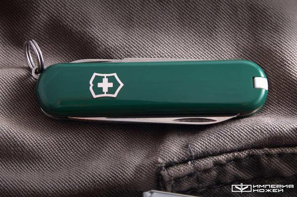 складной нож Classic SD olive – Victorinox фото 3