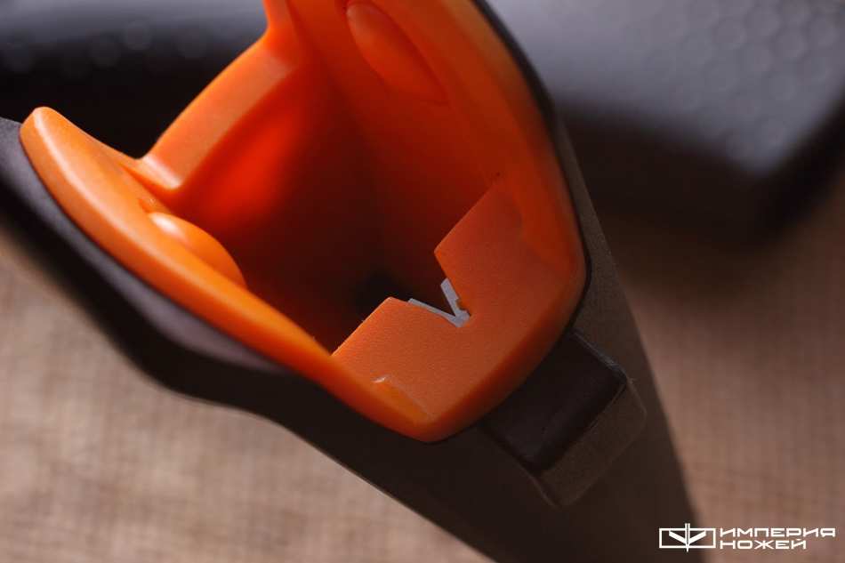 Нож общего назначения с точилкой – Fiskars фото 2