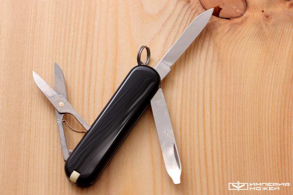 складной многофункциональный нож Classic SD черный – Victorinox фото 2