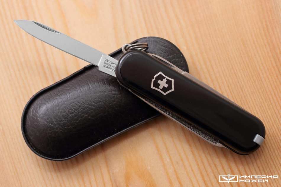 складной многофункциональный нож Classic SD черный – Victorinox фото 3