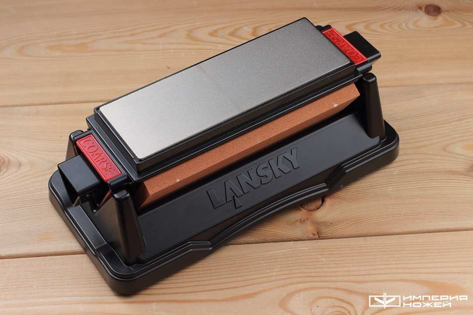 3 точильных камня на подставке Tri-Stone Benchstone  – Lansky (Точилки)
