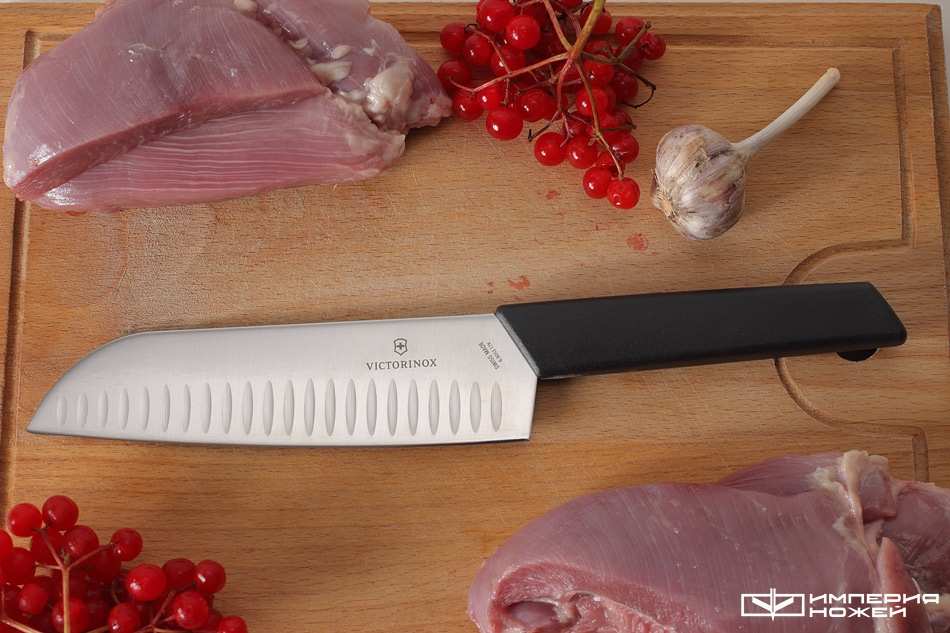 Нож Santoku 6.9053.17KB – Victorinox