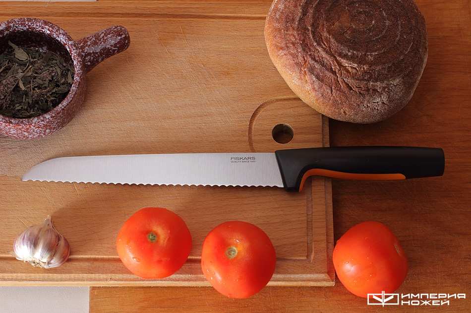 Нож для хлеба  – Fiskars