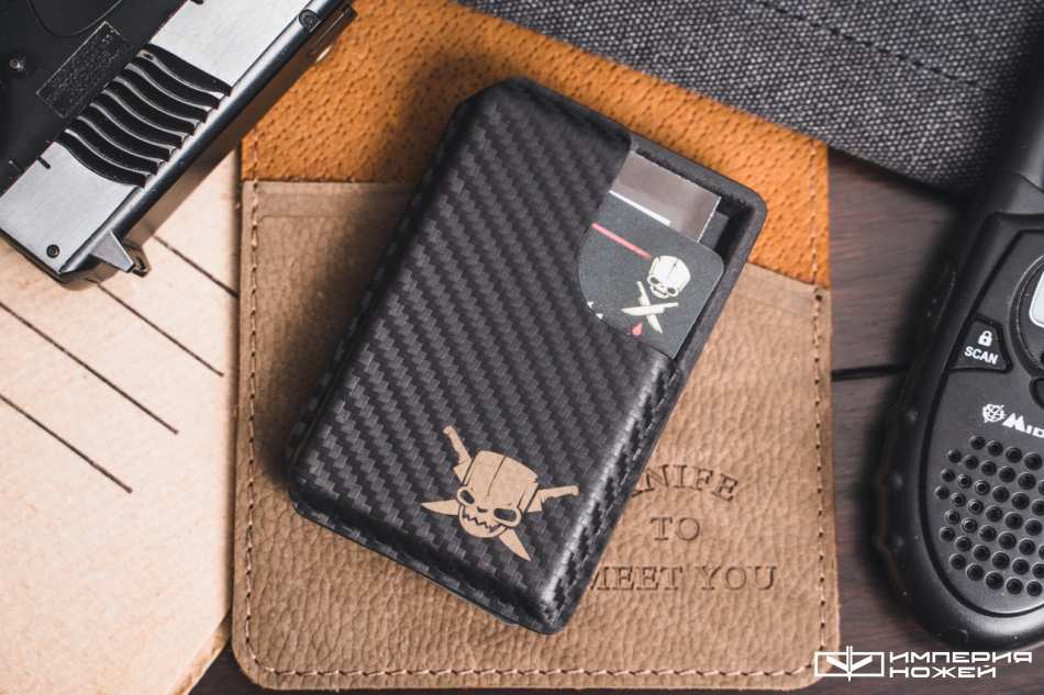 Кардхолдер Carbon c Брелком Push Dagger – Pirate Custom фото 2