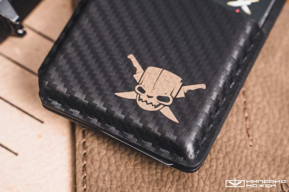 Кардхолдер Carbon c Брелком Push Dagger – Pirate Custom фото 3