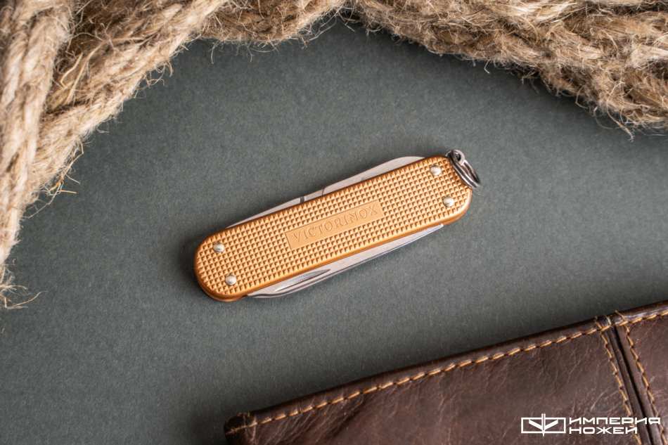 Складной нож-брелок Classic SD Alox Wet Sand – Victorinox фото 4
