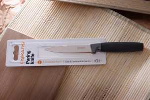 Fiskars Нож для корнеплодов с чёрной рукоятью