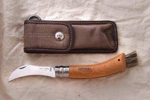Opinel Нож грибника №8, нержавеющая сталь, дуб, чехол, деревянный футляр