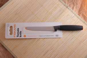 Fiskars Нож для томатов с чёрной рукоятью