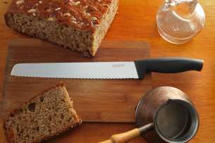 Fiskars Нож для хлеба с чёрной рукоятью