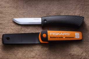 Fiskars Нож общего назначения с точилкой
