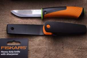 Fiskars Нож для тяжелых работ c точилкой