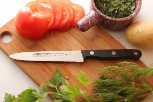 Arcos  Нож кухонный для завтрака и томатов 13 см