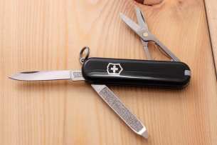 Victorinox складной многофункциональный нож Classic SD черный