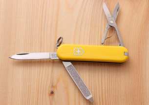 Victorinox Classic SD желтый
