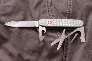 Victorinox складной многофункциональный нож Pioneer X Alox
