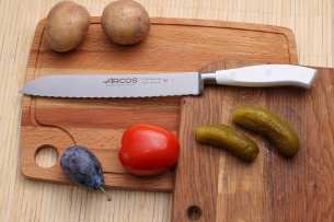 Arcos  Нож для хлеба 20 см