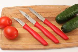 Arcos  Набор из 3-х ножей с красной рукояткой для чистки и нарезки овощей