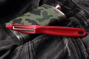 Victorinox Нож для чистки томатов и других овощей красный