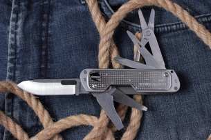 Leatherman  МУЛЬТИТУЛ FREE T4
