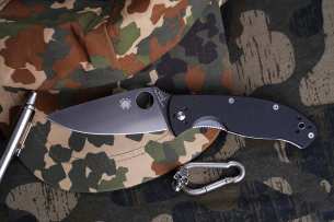 Spyderco Складной нож Tenacious Black 122GP