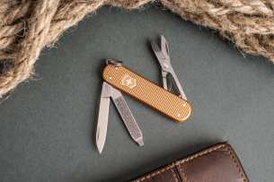 Victorinox Складной нож-брелок Classic SD Alox Wet Sand