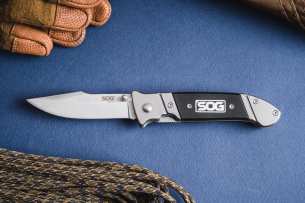 SOG Складной нож Fielder